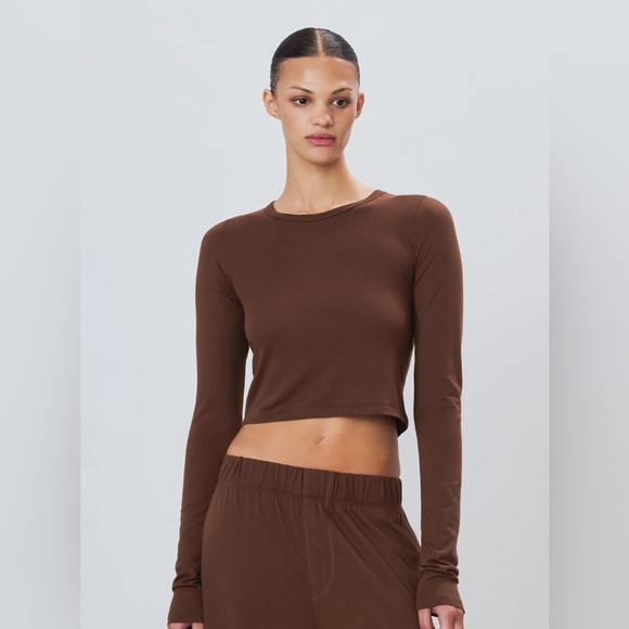 ETERNE Long Sleeve Crop - Picture 1 of 1